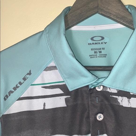Oakley Regular Fit Golf Polo Shirt - Picture 2 of 4